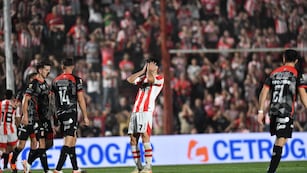 Instituto perdió ante Barracas y hubo reclamos por un penal no sancionado en contra del equipo de Chiqui Tapia (Facundo Luque / La Voz).
