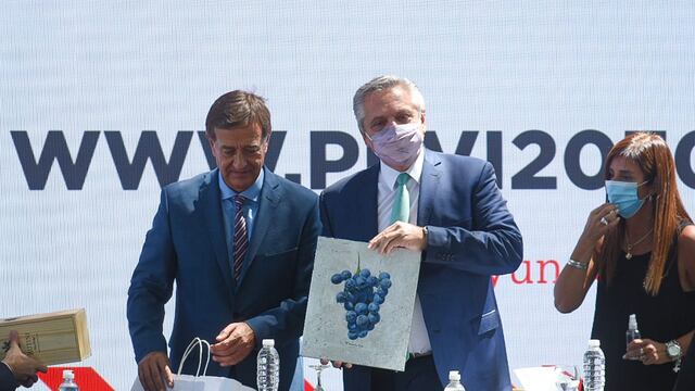 El gobernador de Mendoza Rodolfo Suárez y el presidente de la Nación, Alberto Fernández en el evento de la Coviar. Foto: Los Andes.