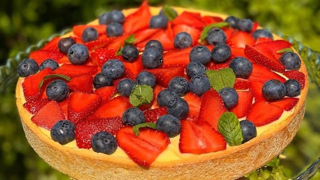 La tarta de frutillas y arándanos de Camila Homs