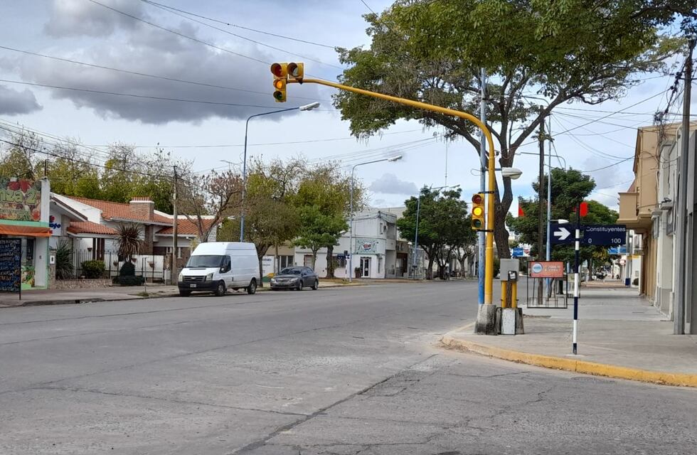 Colocaron un semáforo en avenida Santa Fe y Constituyentes: está en intermitente