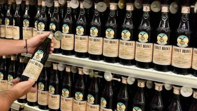 AFIP va a subastar botellas de Fernet y artículos de polo.