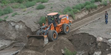 Por las lluvias y un alud, se derrumbó un puente en Ruta 40 y será demolido. Foto: Ignacio Blanco / Los Andes.