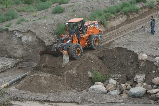 Por las lluvias y un alud, se derrumbó un puente en Ruta 40 y será demolido. Foto: Ignacio Blanco / Los Andes.