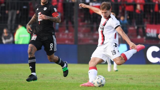 La Lepra se quedó con el partido