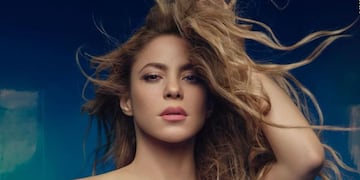 Shakira brilló con un vestido con encaje, aberturas y un escote como protagonista