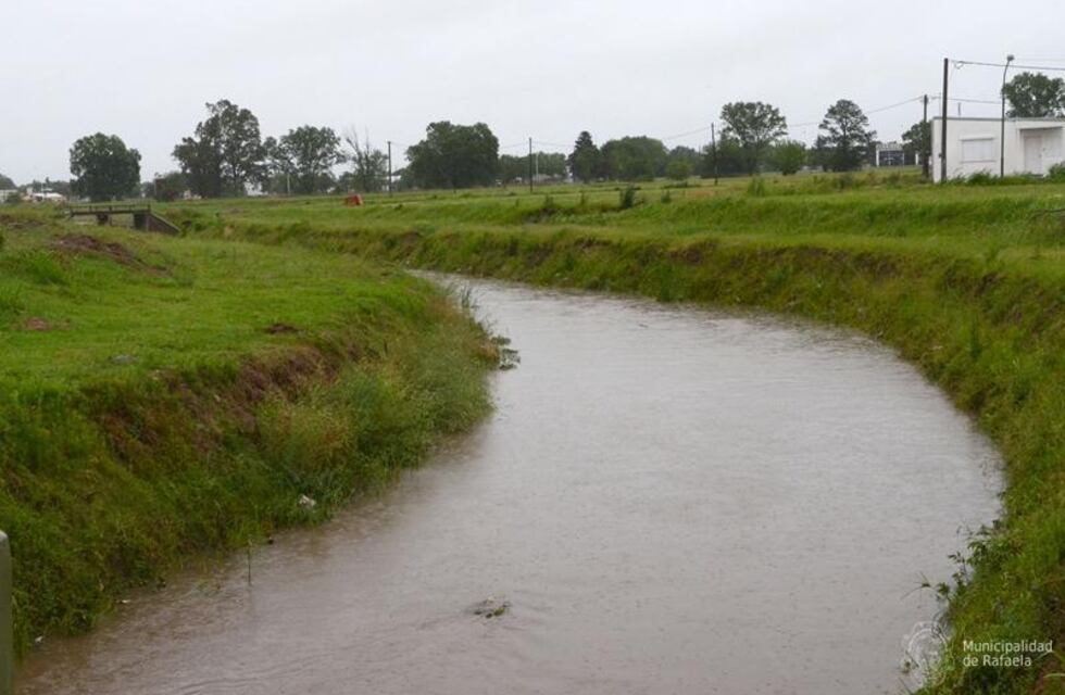 Confirman que se licitará el entubado del Canal Sur en el barrio La Cañada