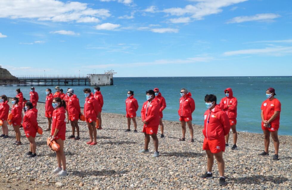 Entregaron indumentaria al cuerpo de Guardavidas para la temporada estival