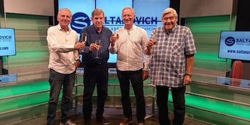 De izquierda a derecha: Tato Grande; José Luis "Colorado" Marchini; 
José Aiassa, director de Canal Showsport; y Juan Ricardo Rodríguez Brizuela.