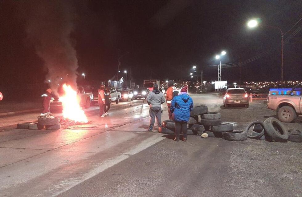 Desocupados de YCRT reclaman ser reincorporados a la empresa