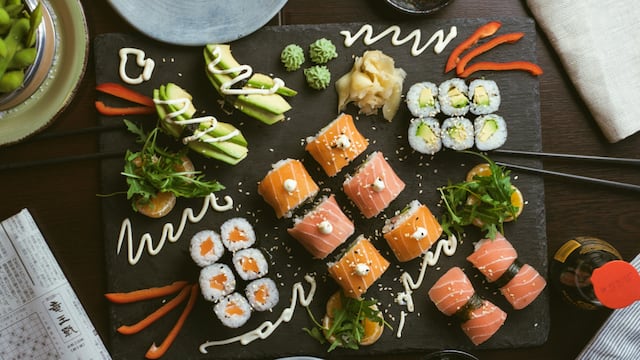 El sushi es un plato fuerte en Córdoba, pero pocos lugares dan el servicio de palillo libre. Cuáles son.
