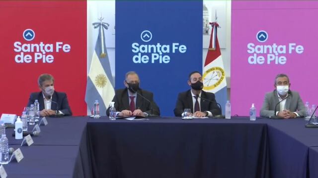 Los ministros santafesinos Marcos Corach y Roberto Sukerman brindaron una conferencia de prensa luego del encuentro. (Gobierno de Santa Fe)
