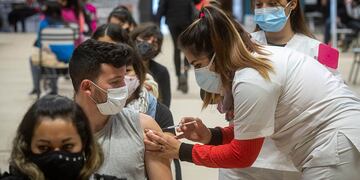 La batalla contra el coronavirus sigue firme en la provincia, siendo la vacunación una de las frentes más importantes.