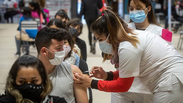 La batalla contra el coronavirus sigue firme en la provincia, siendo la vacunación una de las frentes más importantes.