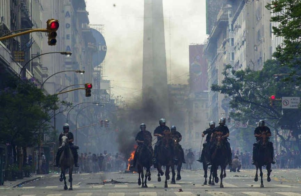 Diciembre 2001: series y documentales para recordar los días más turbulentos de la política argentina