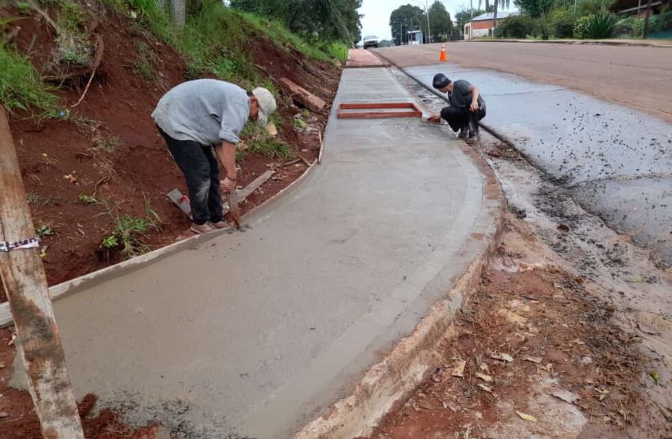 Cerro Azul: Continúan los trabajos de construcción de veredas