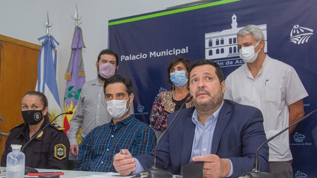 Vieyra encabezó la conferencia de prensa para anunciar nuevas restricciones