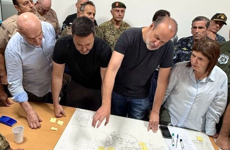 El Gobierno envió $ 10.000 millones a Bahía Blanca y Milei suspendió su agenda de este sábado