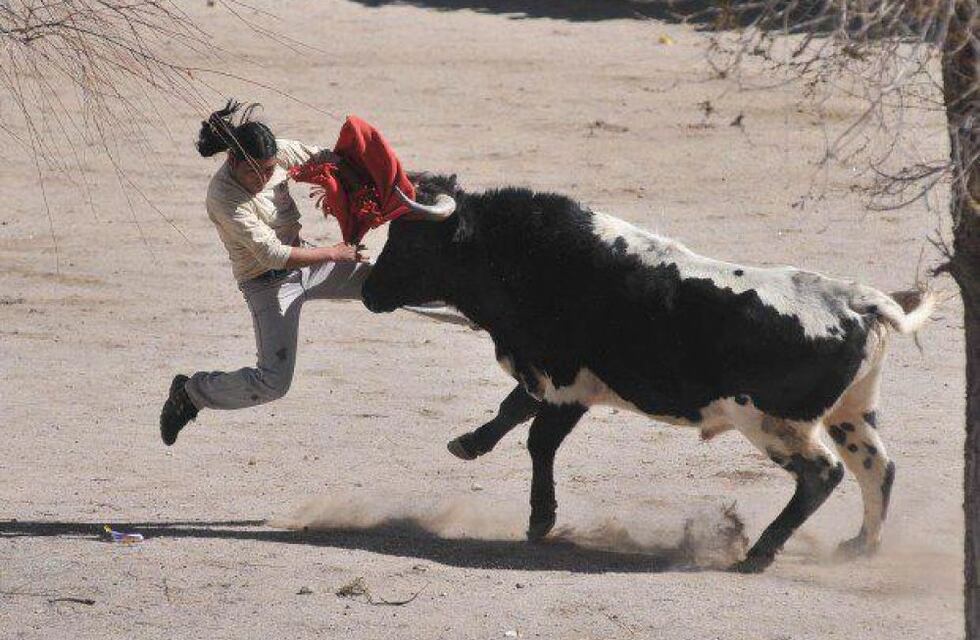 Jujuy recibe miles de visitantes por el “Toreo de la vincha” en Casabindo