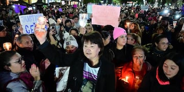 Masiva marcha en Chaco en reclamo de justicia por Cecilia Strzyzowski, encabezada por la madre de la joven desaparecida.