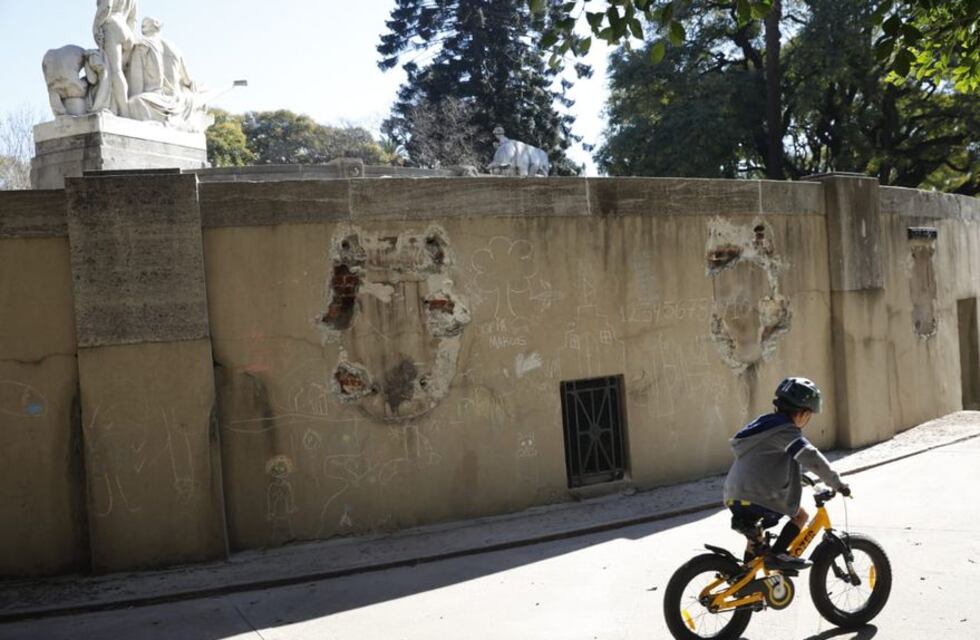 Robaron 1800 kilos de bronce de dos monumentos de Palermo y Recoleta
