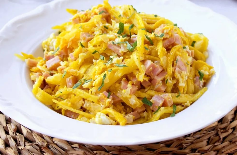 Cómo hacer un buen revuelto de gramajo y no fallar en el intento: la receta de Cocineros Argentinos