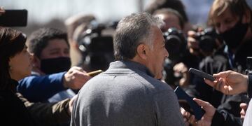 Alfredo Cornejo habló con la prensa apenas llegó al predio ferial