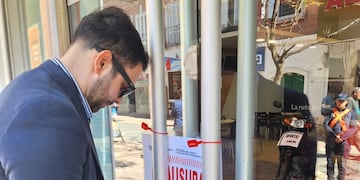 La concesionaria en Córdoba fue clausurada por Defensa del Consumidor.