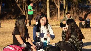 Se espera una buena cantidad de personas en parques y plazas por el buen clima