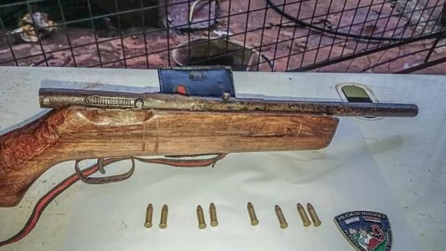Operativo policial en Eldorado: recuperan un portón robado y un arma de fuego casera.