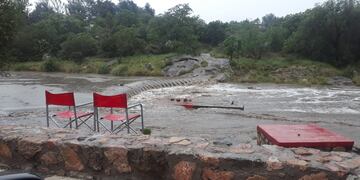 Importante creciente se registró este 28 de diciembre en el río San Antonio tras el intenso temporal en Punilla. (Foto: Municipalidad VCP).