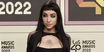 El look con aberturas y tanga a la vista de María Becerra en la gala de nominados de Los 40 Music Awards