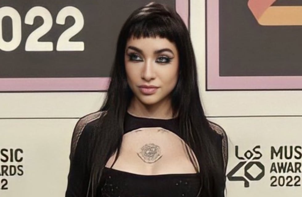 El look con aberturas y tanga a la vista de María Becerra en la gala de nominados de Los 40 Music Awards