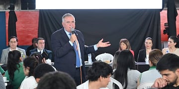 Encuentro con representantes de 171 establecimientos educativos provinciales