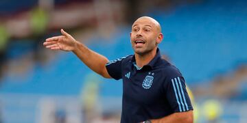El DT de Argentina Javier Mascherano dirigió en un partido de la fase de grupos del Campeonato Sudamericano Sub'20 entre las selecciones de Paraguay y Argentina en el estadio Pascual Guerrero en Cali (Colombia). EFE/ Ernesto Guzmán Jr.