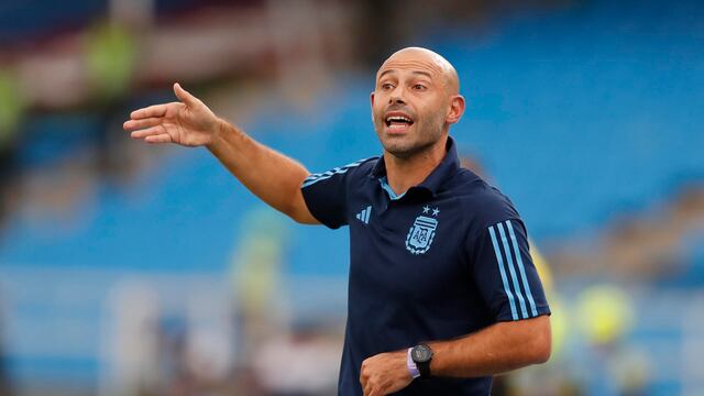 El DT de Argentina Javier Mascherano dirigió en un partido de la fase de grupos del Campeonato Sudamericano Sub'20 entre las selecciones de Paraguay y Argentina en el estadio Pascual Guerrero en Cali (Colombia). EFE/ Ernesto Guzmán Jr.