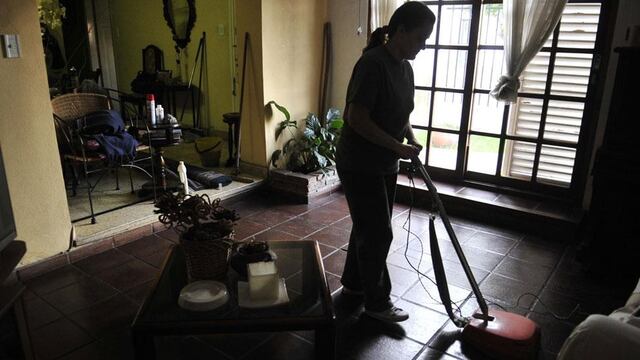 Las empleadas de casas particulares recibirán un aumento del 6% en noviembre y del 7% en diciembre (La Voz/Archivo).