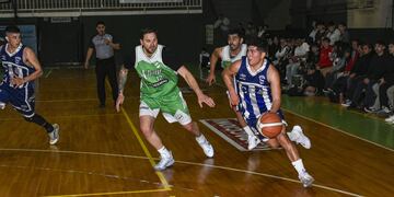 Espora recibe a Ateneo en un duelo clave por llegar a playoff. (Foto: Néstor Franchi).