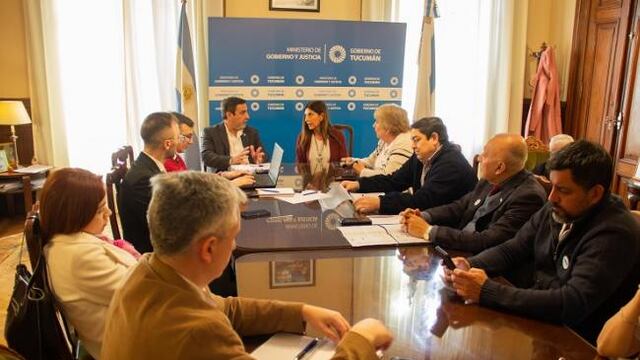 Siguen las negociaciones paritarias entre el Gobierno y el sector de la salud