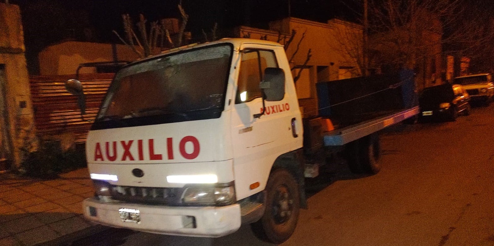 Fue sorprendido robando la batería de un camión y fue aprehendido
