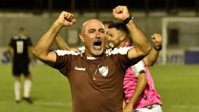 El Chocho Juan Manuel Llop ascendió con Platense y espera propuestas (Prensa Platense).