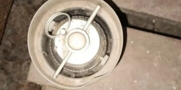 La granada rusa encontrada en un tacho de basura.