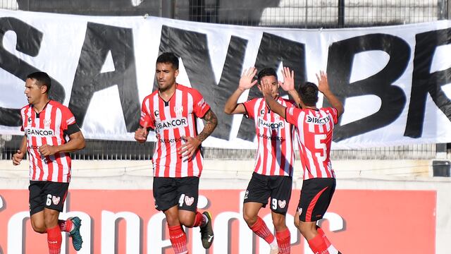 Ignacio Huguenet metió el primero ante All Boys. El segundo con la casaca de la Gloria.