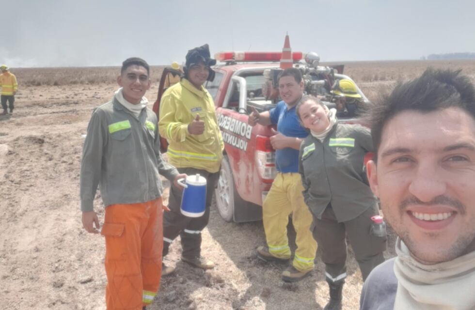 Es bombero voluntario, viajó a ayudar a Corrientes y en su trabajo le dieron un emotivo recibimiento