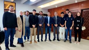 Leonardo Viotti recibió a jóvenes estudiantes que ganaron un certamen internacional de tecnología