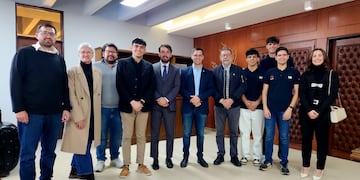 Leonardo Viotti recibió a jóvenes estudiantes que ganaron un certamen internacional de tecnología