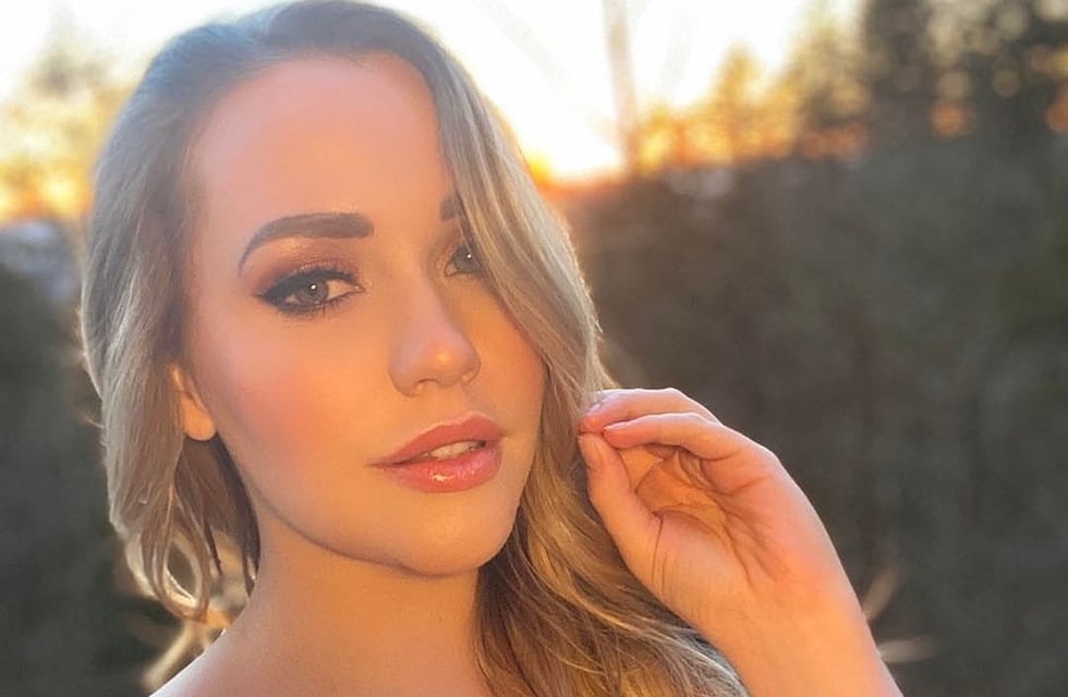 Mia Malkova deslumbra con fotos en bikini y al borde de la censura