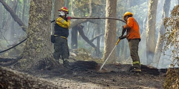 Tierra del Fuego: continúa contenido en incendio de la Reserva Provincial