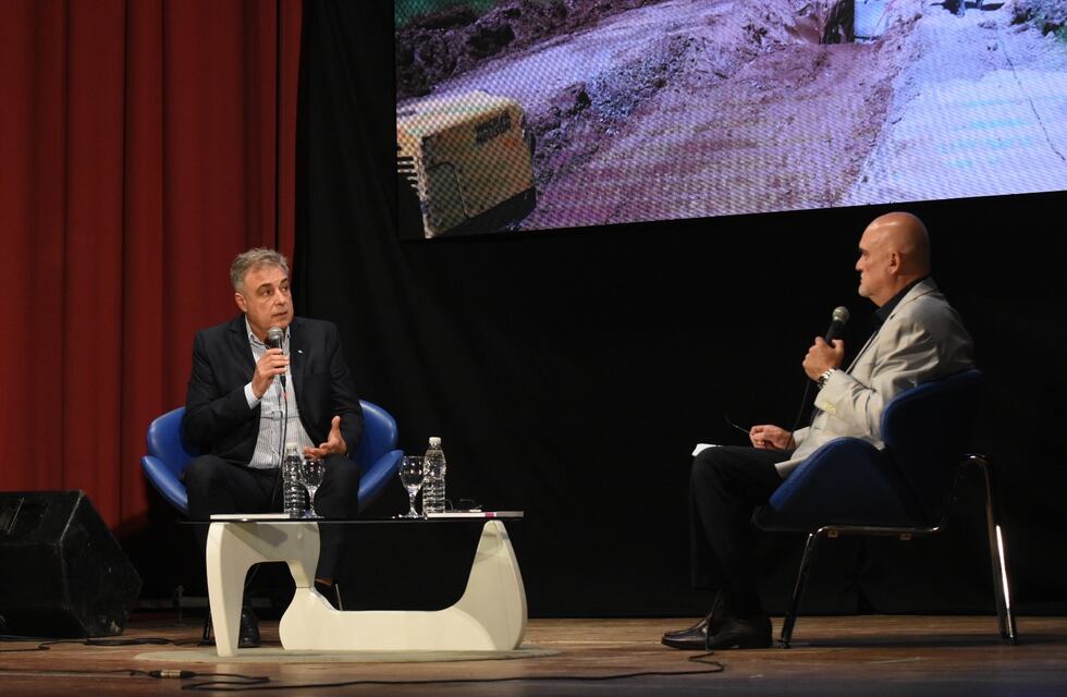 Luis Castellano presentó su libro con su balance de 12 años como intendente