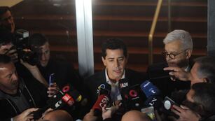 Wado De Pedro al salir de la UIA, minutos antes de que se diera a conocer formalmente su candidatura. Foto: Corresponsalía.