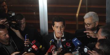 Wado De Pedro al salir de la UIA, minutos antes de que se diera a conocer formalmente su candidatura. Foto: Corresponsalía.